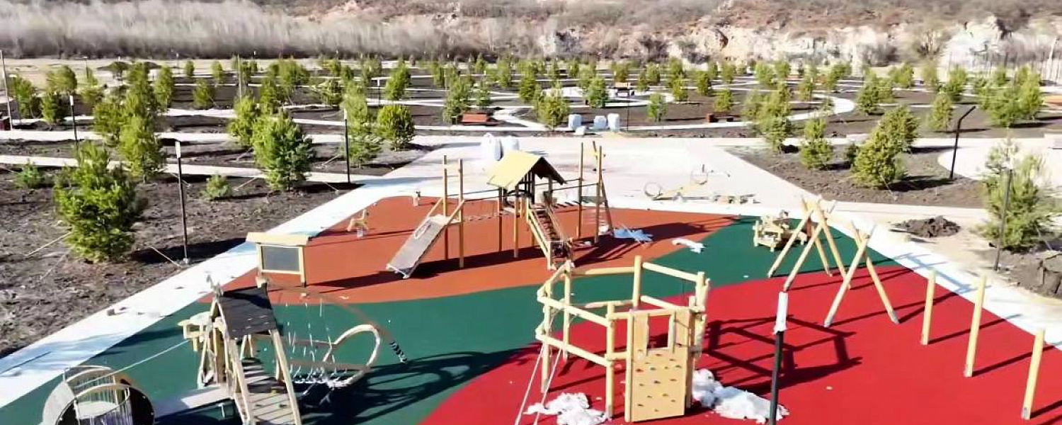  В Усть-Джегуте завершается благоустройство парка «Зелёный остров»